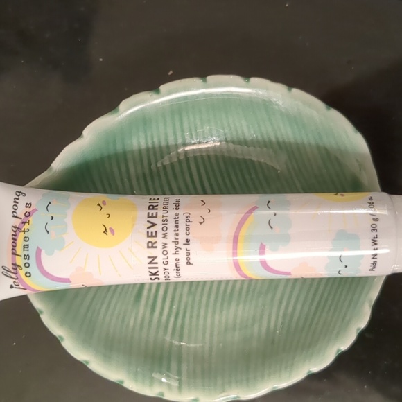 Body Glow Moisturizer - Picture 1 of 3